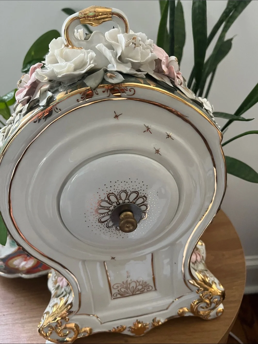Flower-covered Porcelain Clock